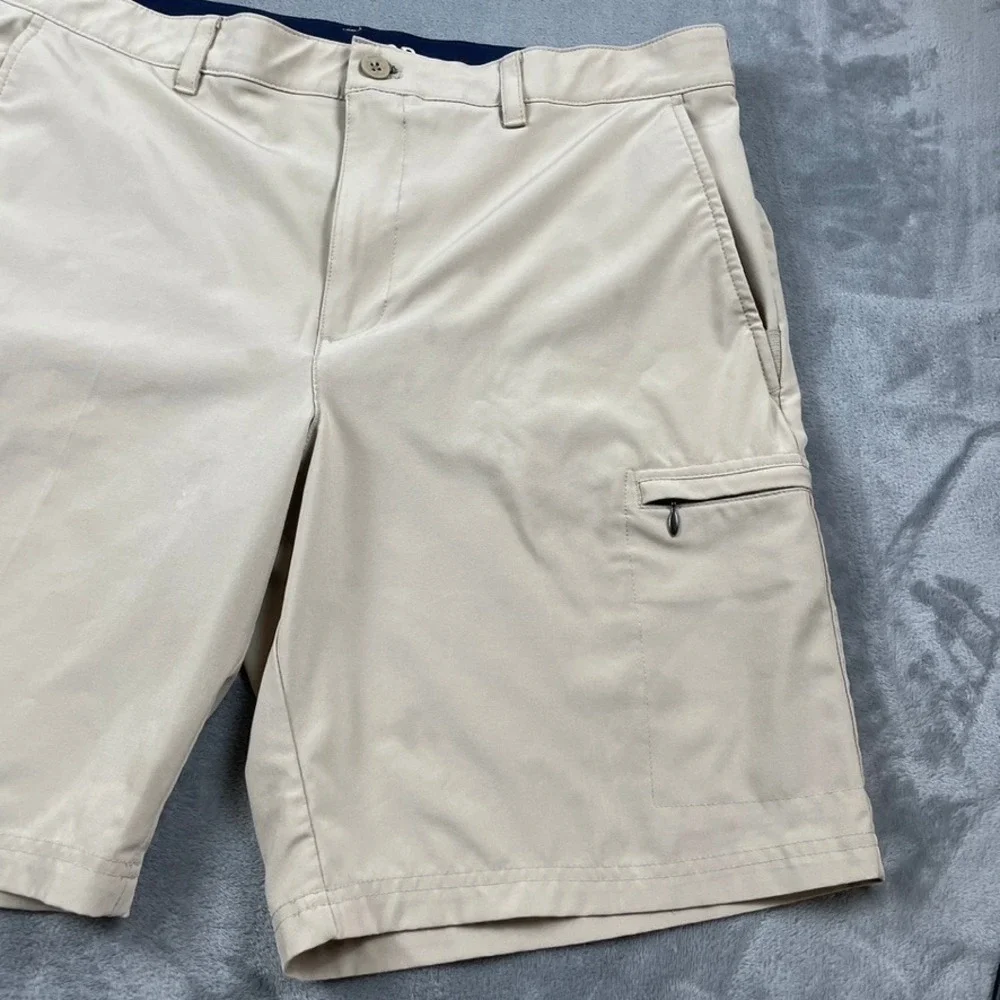 Izod Golf Mens Tan Khaki Stretch Cargo Shorts Size 38 Performance Flat Front